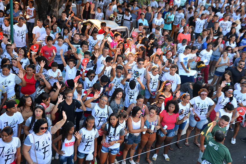 Marcha para Jesus atrai milhares de jovens para as ruas de Teresina