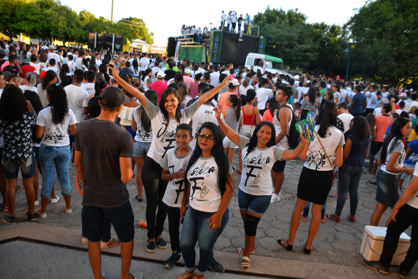 Marcha para Jesus atrai milhares de jovens para as ruas de Teresina