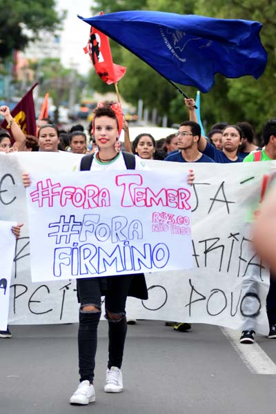 Estudantes fazem manifestaÃ§Ã£o contra aumento da tarifa de Ã´nibus