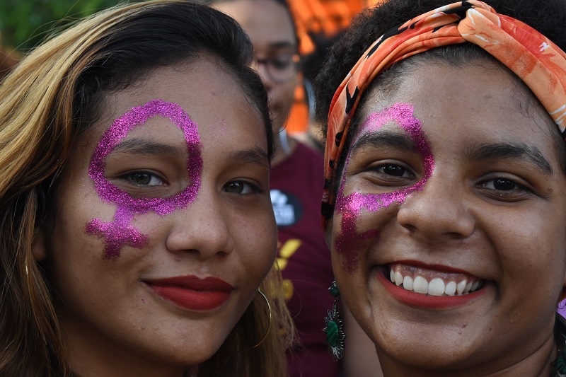 Ato unificado leva centenas de mulheres Ã s ruas de Teresina
