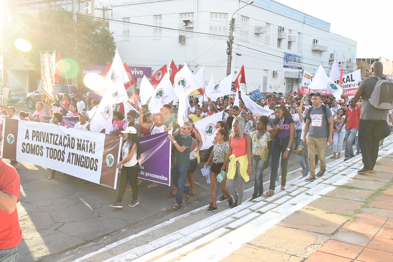 Ato unificado leva centenas de mulheres Ã s ruas de Teresina