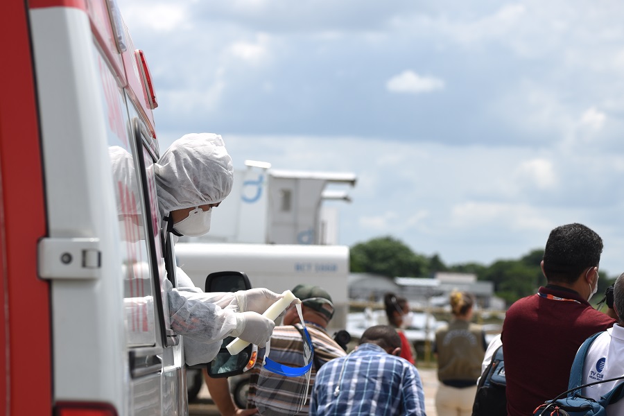 FOTOS: Veja como foi a chegada dos pacientes de Manaus a Teresina
