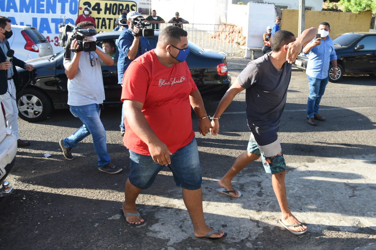 IrmÃ£os sÃ£o presos em flagrante suspeitos de furtar caprinos no PiauÃ­