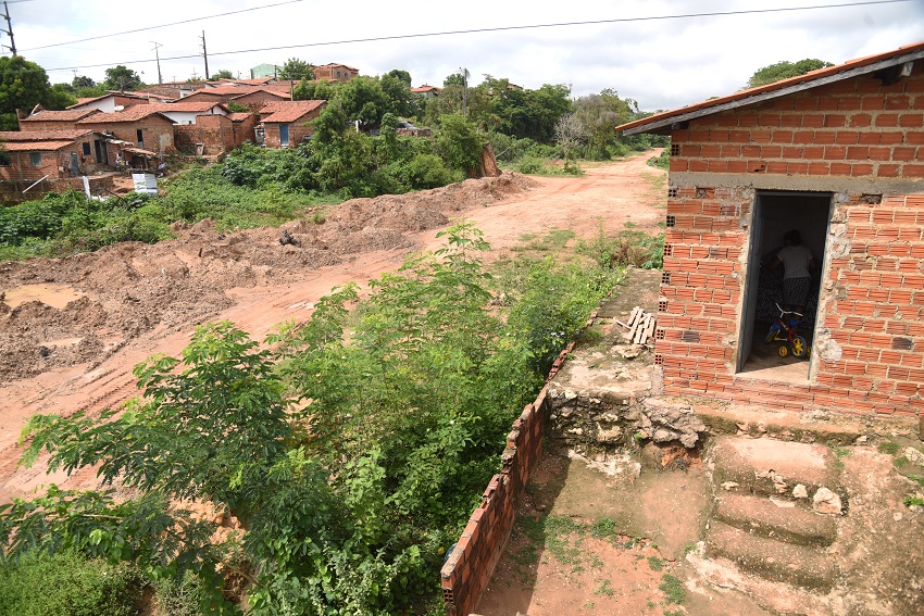 Sem indenização, famílias da Vila da Paz vivem em área de risco