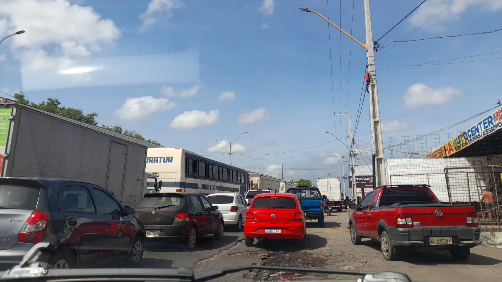 Caminhoneiros fecham acesso de Teresina a Timon e trânsito fica congestionado na Tabuleta
