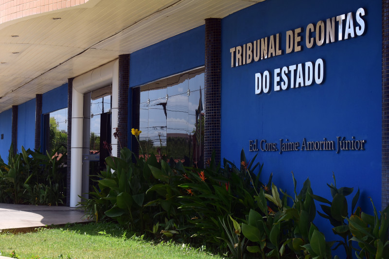 TCE bloqueia contas de 12 prefeituras e cinco Câmaras Municipais no Piauí