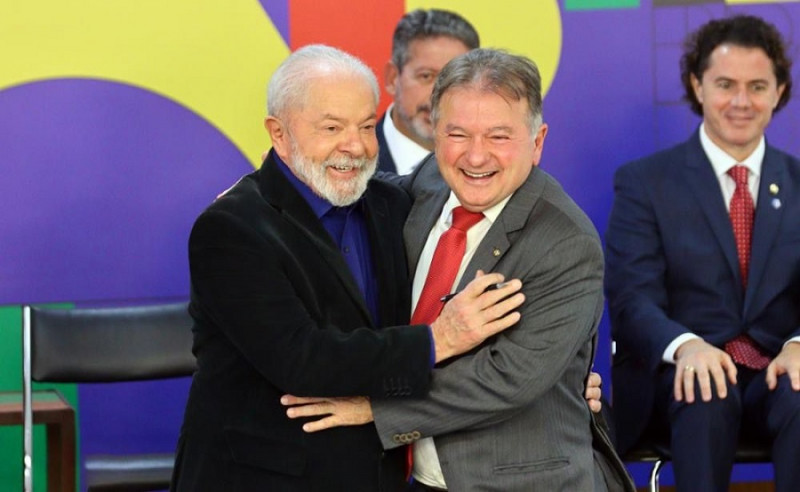 Lula sancionou MP que aumenta o salário mínimo e amplia faixa de isenção do IR; medida foi proposta pelo deputado Merlong Solano. - (Marina Ramos/ Câmara dos Deputados)