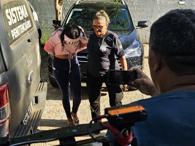 Mulher é presa ao tentar entrar com drogas em presídio de Altos - (Jailson Soares/O Dia)