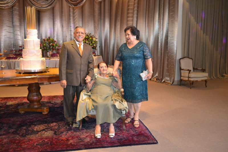 Festa dos 100 anos de dona Maria Borges - (Mauro Veras)