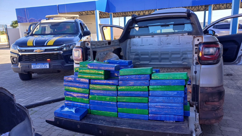 Mais de 130 kg de cocaína são encontrados em veículo no litoral do Piauí