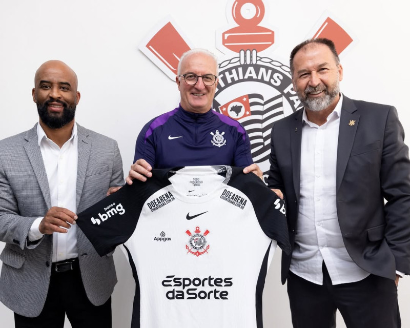 Ex-técnico da Seleção Brasileira, Dorival Júnior assume o comando do Corinthians