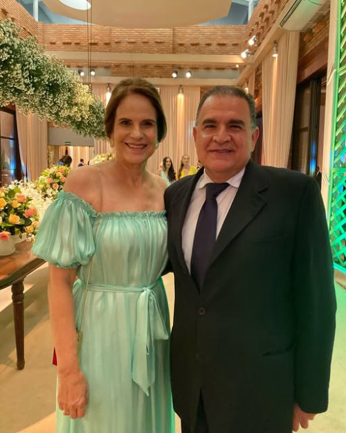 #Aniversário - Parabéns para Márcia Santos!!! Que comemora a data em Dubai com os seus familiares e o marido, o otorrino Flávio Santos. Chics!!!  - (Arquivo Pessoal)