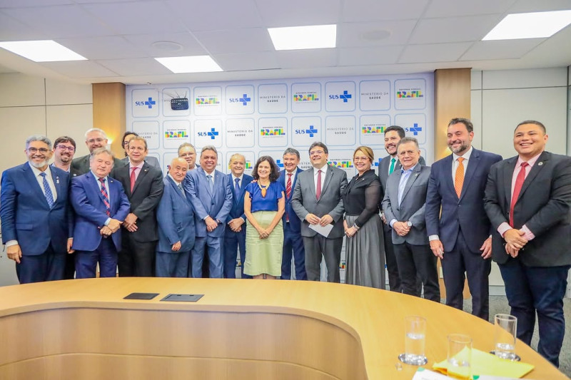 Rafael Fonteles e Sílvio Mendes discutem melhorias no SUS em reunião com ministra da Saúde