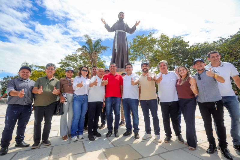 Ziza Carvalho participa da inauguração da Orla da Lagoa em Lagoa de São Francisco ao lado do governador Rafael Fonteles