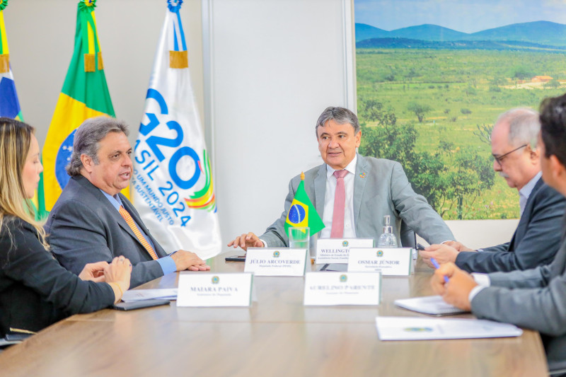 Deputado Federal Júlio Arcorverde (PP) em reunião com o Ministro Wellington Dias (PT) - (Roberta Aline/MDS)