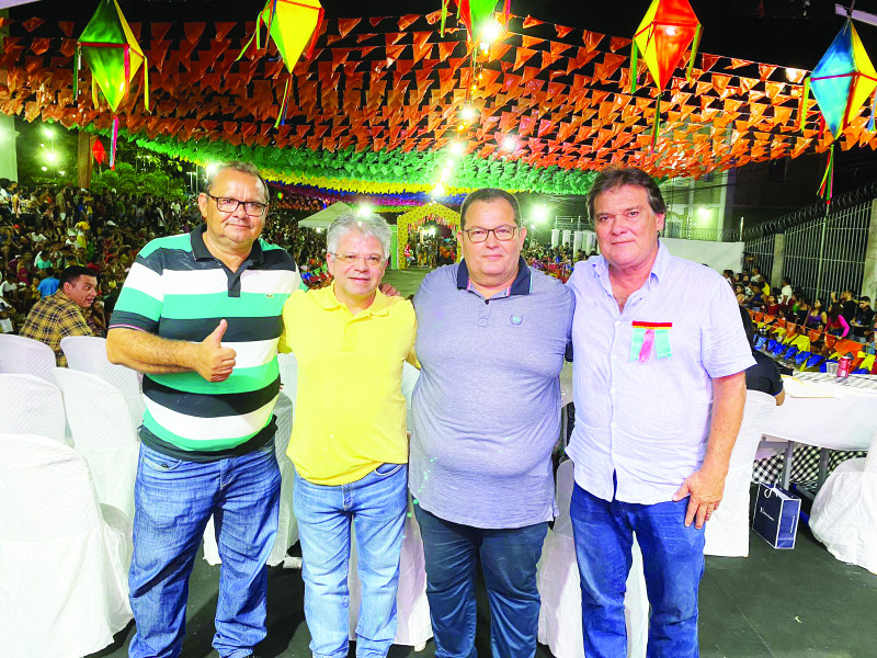 Vereador: Júnior Viana, deputado Gustavo Neiva, vereador Júnior Mota e prefeito Gustavo C. Medeiros - (Daniel Cardoso)