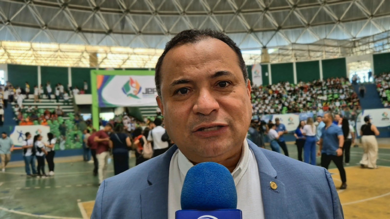 Deputado Evaldo Gomes durante entrevista - (Tarcio Cruz/ O DIA)