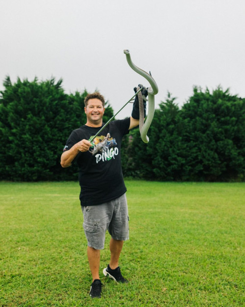 Morre youtuber 'Dingo', especialista em cobras, após picada de mamba-verde