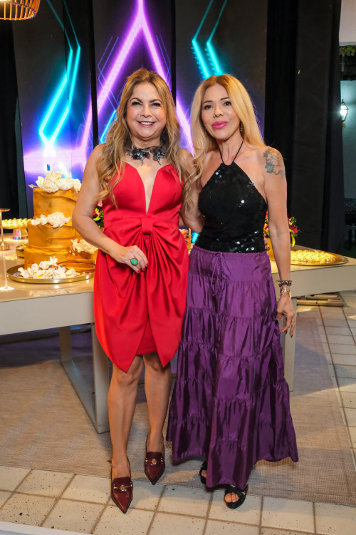 #Festa - Um click com a querida empresária e cabeleireira Ângela Farias - by ÂNgela Cabelos ma Festa de 27 Anos da LUCIENNE EM REVISTA. Chics!!! - (Arquivo Pessoal)