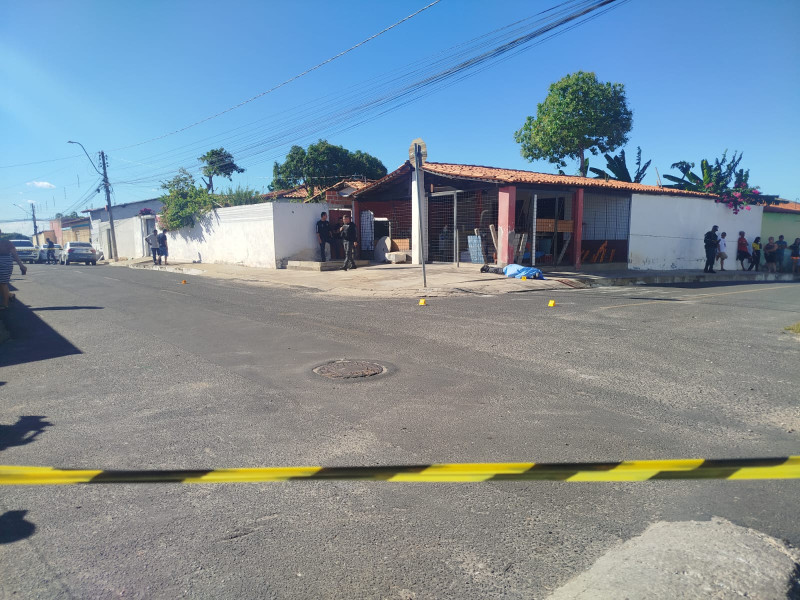 Homem é morto com quatro tiros na cabeça na zona Norte de Teresina - (Francisco Filho/O Dia TV)