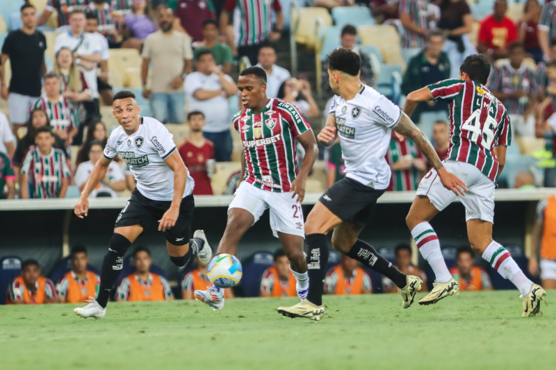 Botafogo e Fluminense se enfrentam pelo Brasileirão neste sábado (26); veja horário e onde assistir