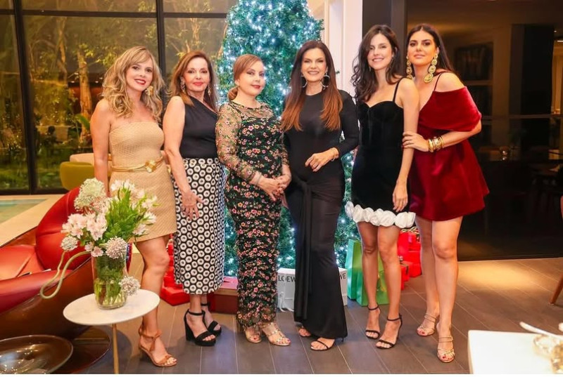 #Family - Um click das queridas Daysê Portella Melo, Kátia Nunes, Cassandra Portella, Iracema Portella, Joana Portella e Cynthia Portella em encontro da família reunida. Chics!!! - (Arquivo Pessoal)