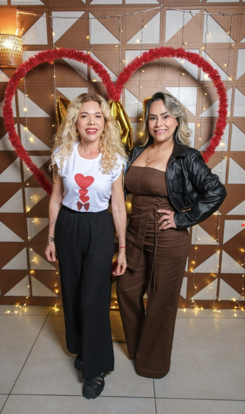 #AlmoçodasMães - Click das queridas Ângela Farias e Sílvia Meneses no nosso Almoço das Mães. Chics!!! - (Tibério Hélio)