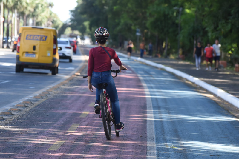 Com 65 km de ciclovias, bicicleta é alternativa econômica para se locomover por Teresina - (Assis Fernandes/O Dia)