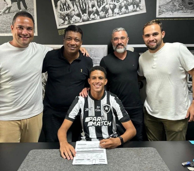 Altos acerta transferência de meia-atacante para o Botafogo, do Rio