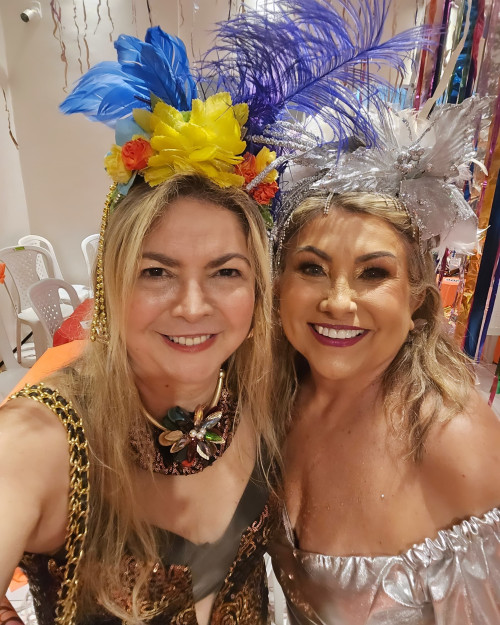 #BailedaSaudade - Um click com a querida Regina Célia Bezerra em noite badalada de Carnaval. Chics!!! - (Luciêne Sampaio)