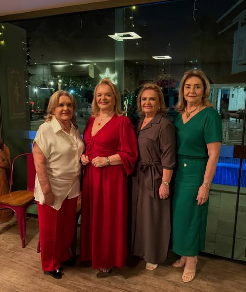 #Family - Um click das irmãs Maria Victoria Leal, Regina Alencar, Selna Chaves e Hélida Correia Lima em noite de Confraternização do Closed Clube. Chics!!! - (Arquivo Pessoal)