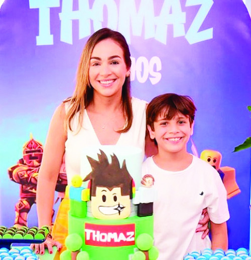 A médica Isabel Eulálio Fonteles comemoraram os 9 Anos do filho  Thomaz Rafael   - ( Arquivo Pessoal)