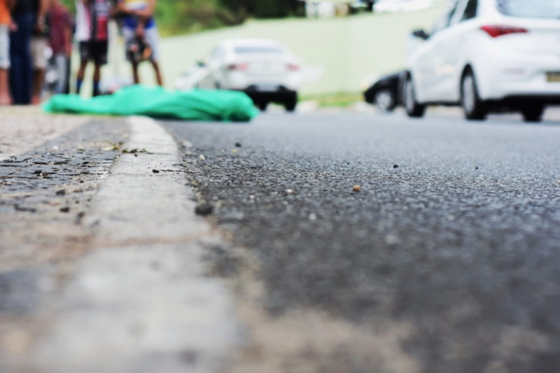 Jovem morre após perder controle de motocicleta na zona leste - (Jailson Soares/ODIA)