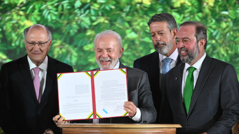 Lula sanciona lei de combustíveis sustentáveis  - (: Ricardo Botelho/MME)