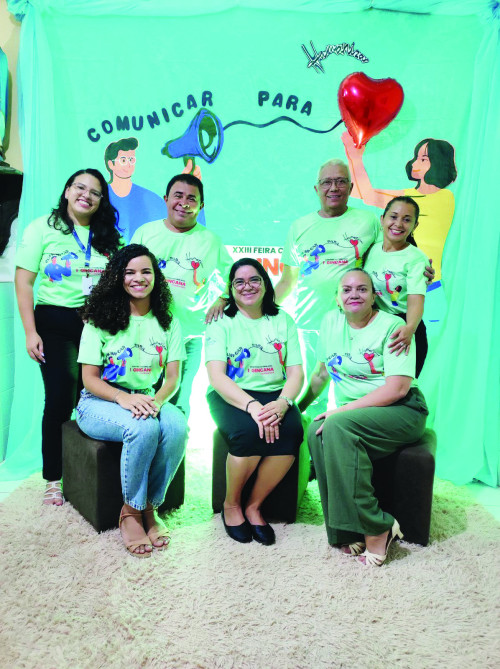 Registro da 1ª Gincana Cordimariana do  Patronato e Colégio Irmã Maria Eugênia, realizada dia 03 da cidade de União.Na foto, professora Driely Castro, este jornalista Daniel Cardoso, professor L. Castro, professora Ronáyra Silva, professora Hortência Rocha Rocha, Irmã Elizângela e professora Aldenira Borges. - (Arquivo Pessoal)