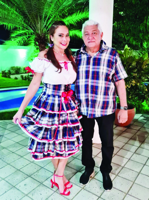 #AMOR - Felicidades para os  queridos  Tânia Miranda & Valmir  Miranda, que completaram no dia 3/6 27 Anos de uma feliz união conjugal. Chics!!! - (Arquivo Pessoal)