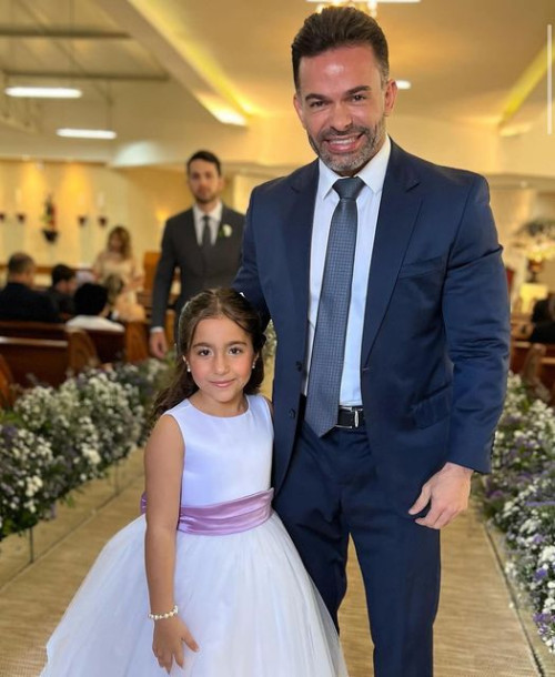 Parabéns para o querido deputado estadual Bessah Araújo Costa Reis Sá!!! Um click do aniversariante e a sua filha Heloísa Santos Sá. Chics!!! - (Divulgação)