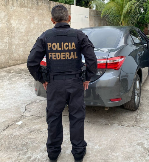 Trio suspeito de falsificar documentos para fraudar empréstimos é preso pela PF