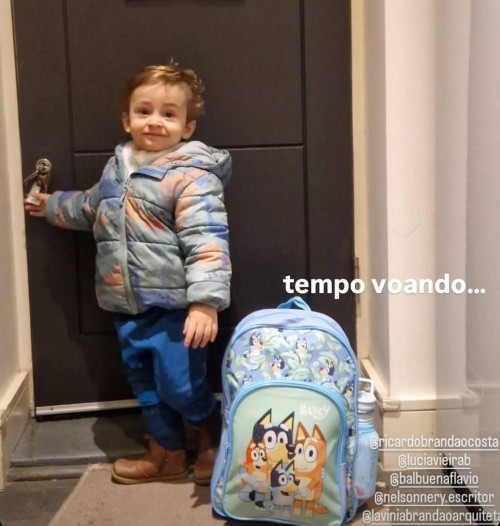 #Creche - Um click do fofo Arthur no seu primeiro dia de Creche em Londres. Filho dos queridos Fernanda Balbuena & Ricardo Brandão Costa, e neto dos queridos Lavínia Brandão & Nelson Nery Costa. Chics!!! - (Arquivo Pessoal)