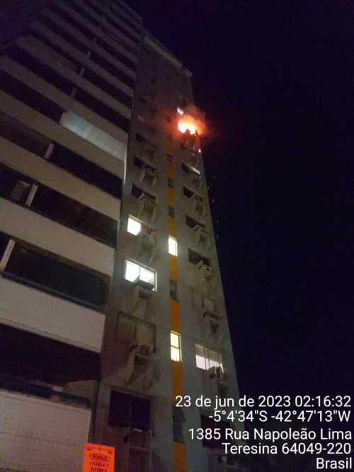 Apartamento pega fogo na Zona Leste de Teresina; Bombeiros foram acionados