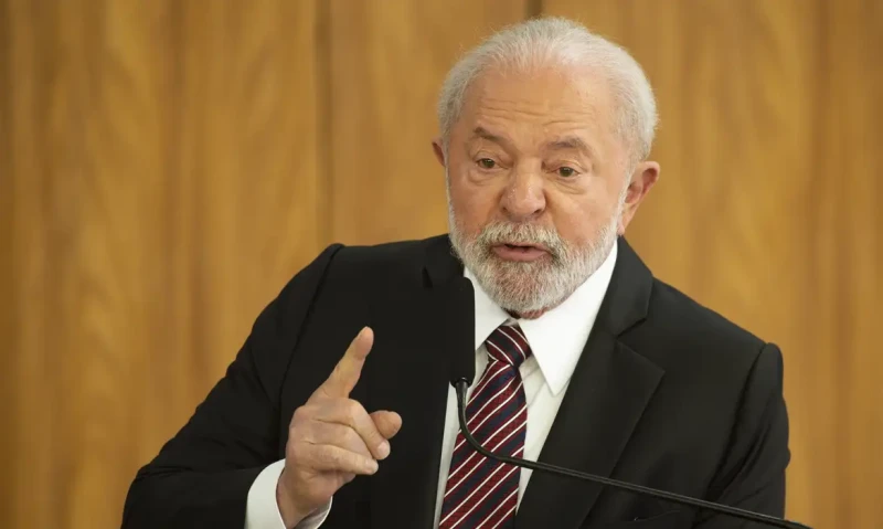 Lula sofre acidente doméstico e cancela viagem à Rússia