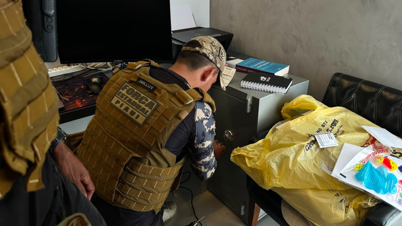 Polícia faz buscas em Teresina contra grupo especializado em estelionato digital e lavagem de dinheiro