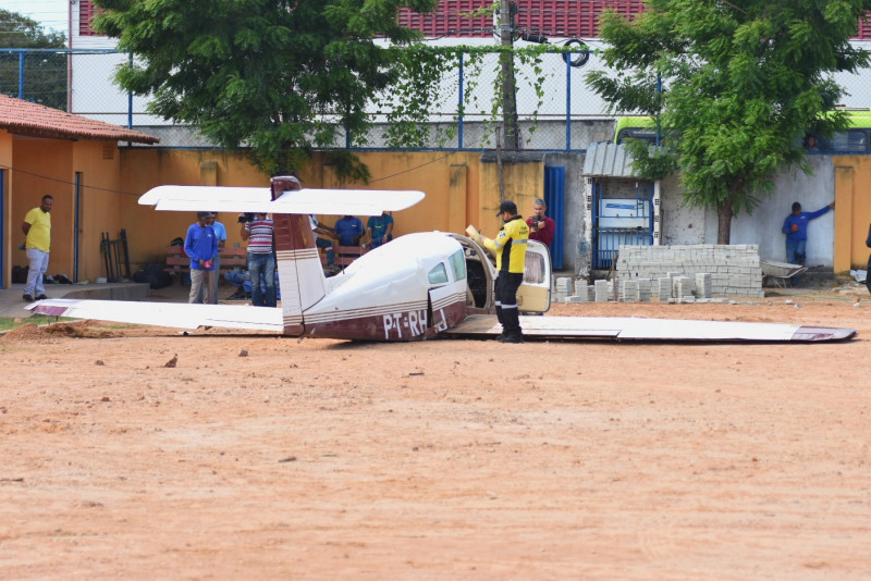 Avião que realizou pouso forçado  - (Jailson Soares / O Dia )