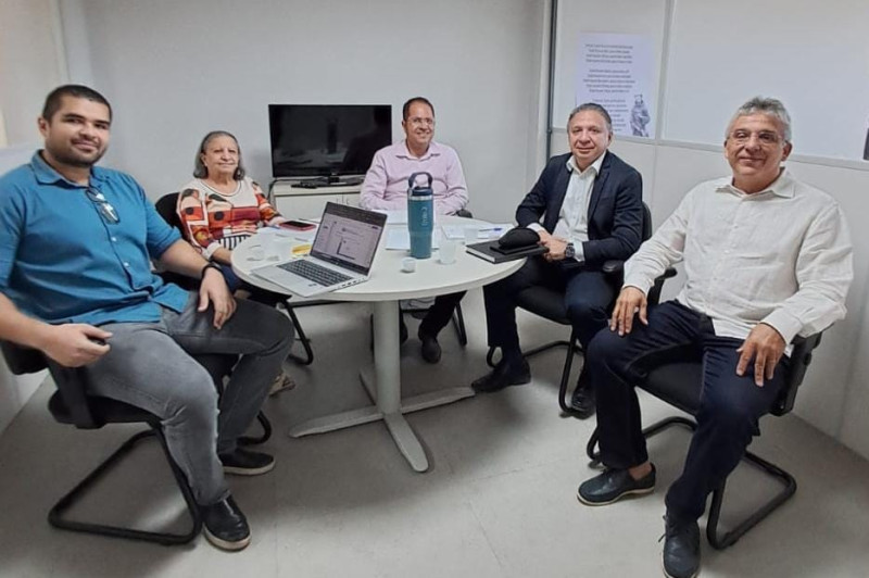 #Reunião - Um click do Secretário de Fazenda - Emílio Junior e a Controladora do Estado - Amparo, Otávio, Márcio e Nelson Nery Costa participando de reunião sobre Consultoria da FIA - Fundação vinculada ao Curso de Economia da USP. Chics!!! - (Divulgação)