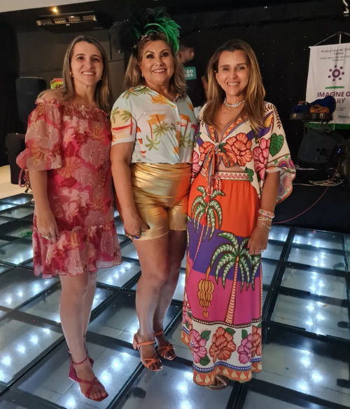 #Mãe&Filhas - Um click das queridas Regina Bezerra com as filhas Milena Tajra e Paula Moreira em evento badalado. Chics!!! - (Luciêne Sampaio)