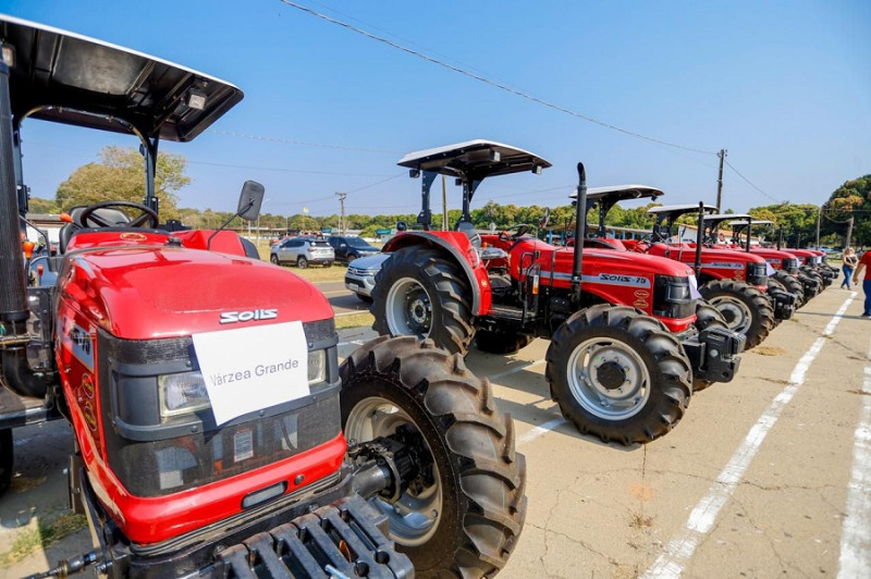 Tratores foram entregues para agricultores familiares de municípios do Piauí - (Ascom / MDS)