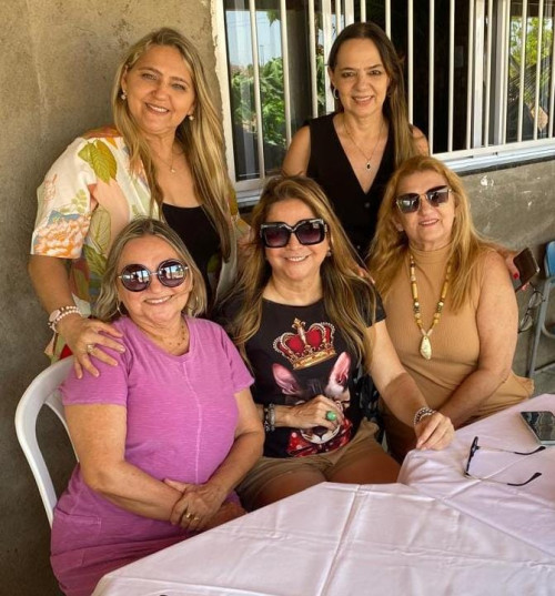 #Irmãs - Um click com as irmãs Magnólia Soares, Valdirene Melo, Ritinha e Marlene Melo em fim de semana animado em Cratéus /Ceará. Chics!!! - (Arquivo Pessoal)