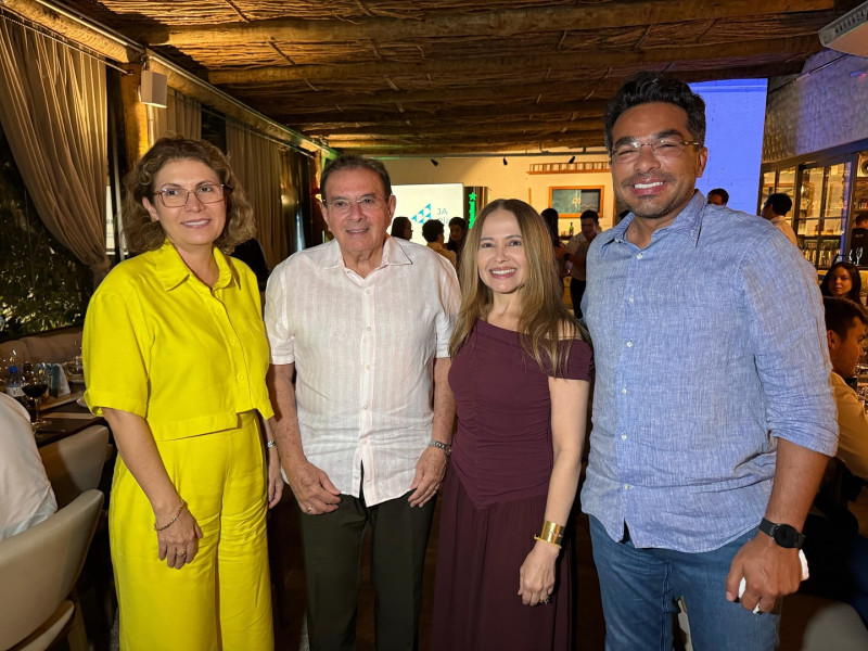 #AJA/PI - Um click das empresárias, a escritora Van Fernandes e Raquel Vilar, estiveram presentes no jantar , “Juntos pelo Futuro”, promovido pela JA Piauí, com lideranças empresariais. O Grupo Vanguarda, como um dos mantenedores da JA Piauí, reforça seu compromisso com a educação empreendedora e a formação de jovens para o futuro comemorando o impacto do empreendedorismo na transformação social e econômica do Piauí / Brasil. Chics!!! - (Arquivo Pessoal)