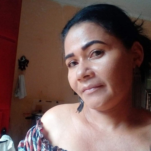 Valdirene Torquato foi assassinada a facadas no meio da rua no bairro Ilhotas - (Reprodução/Whatsapp)