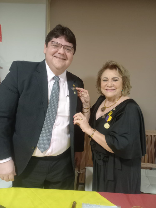 #Posse - Um click do novo presidente Emanoel Frazão no LIONS Clube de Teresina Afonso Mafrense  Ano Leonístico 2024/25. A querida Zelita Melo passando o cargo para o novo presidente do Lions. Chics!!! - (Divulgação)